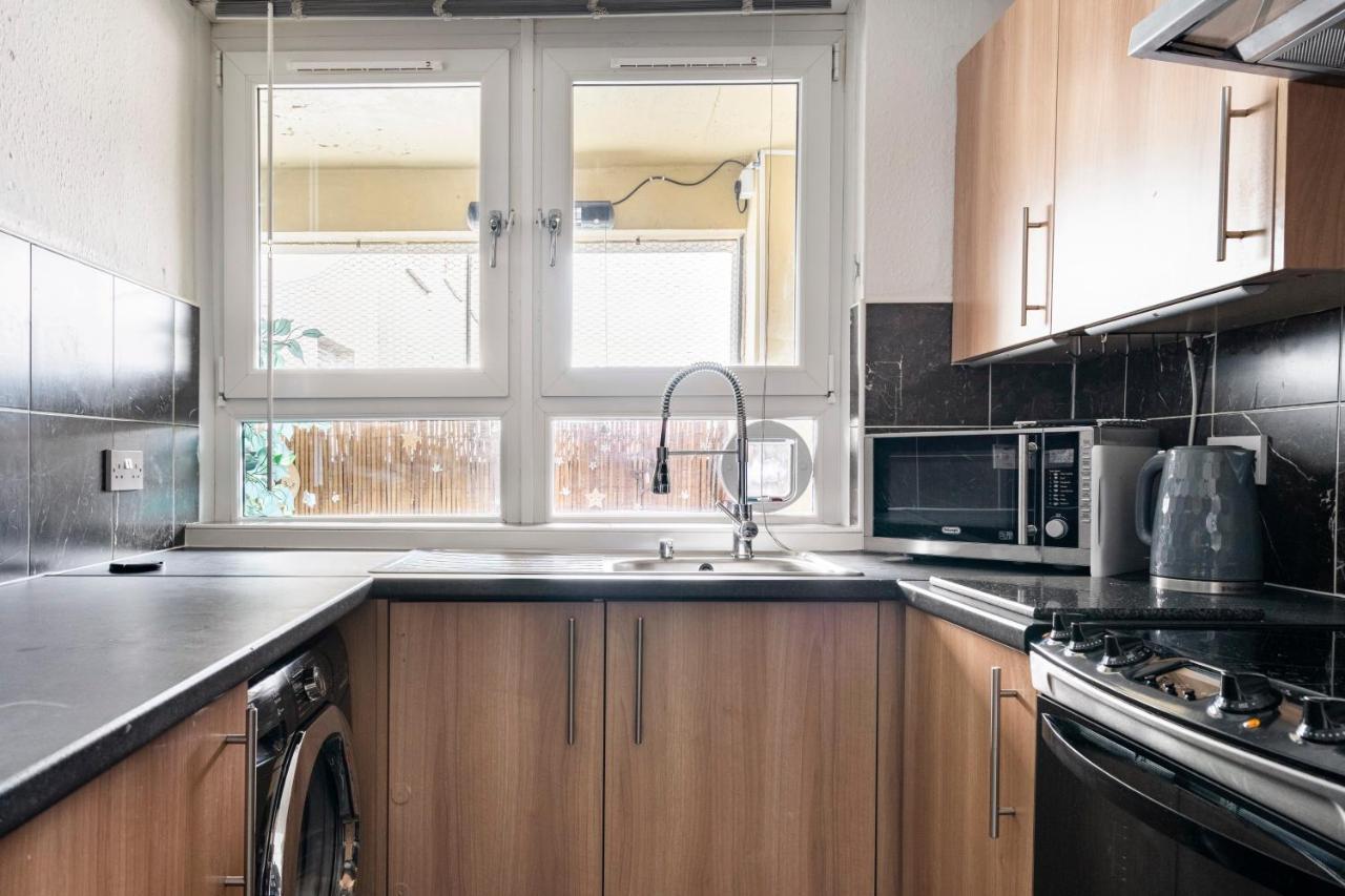 Lovely 1-Bedroom Property With Balcony In West End غلاسغو المظهر الخارجي الصورة