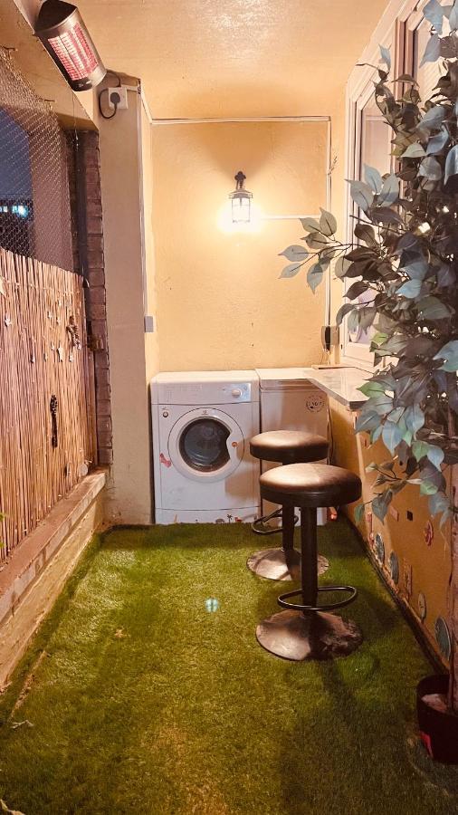 Lovely 1-Bedroom Property With Balcony In West End غلاسغو المظهر الخارجي الصورة