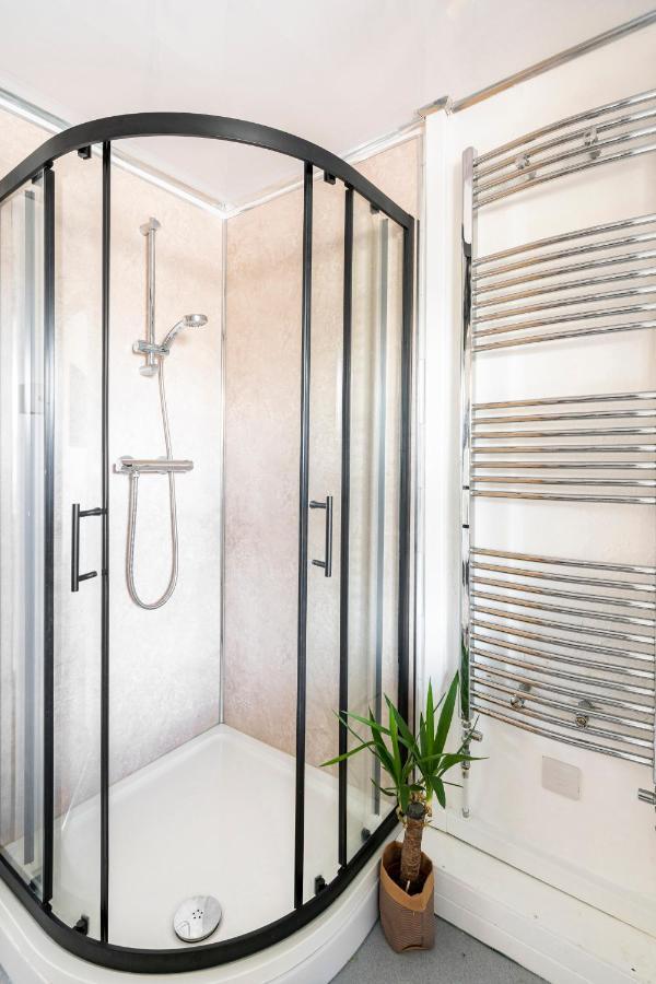 Lovely 1-Bedroom Property With Balcony In West End غلاسغو المظهر الخارجي الصورة